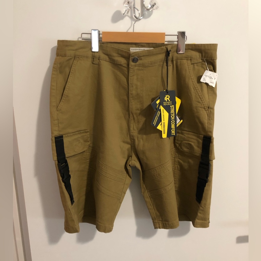 NWT REFINERY REPUBLIC CARGO SHORTS